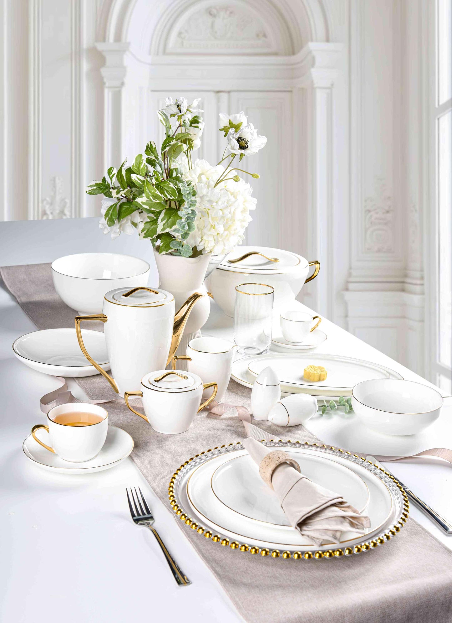 REGAL FINE DINING SET - 60 PIECE DINNER SET FOR 6 PEOPLE - FREYA - GOLD